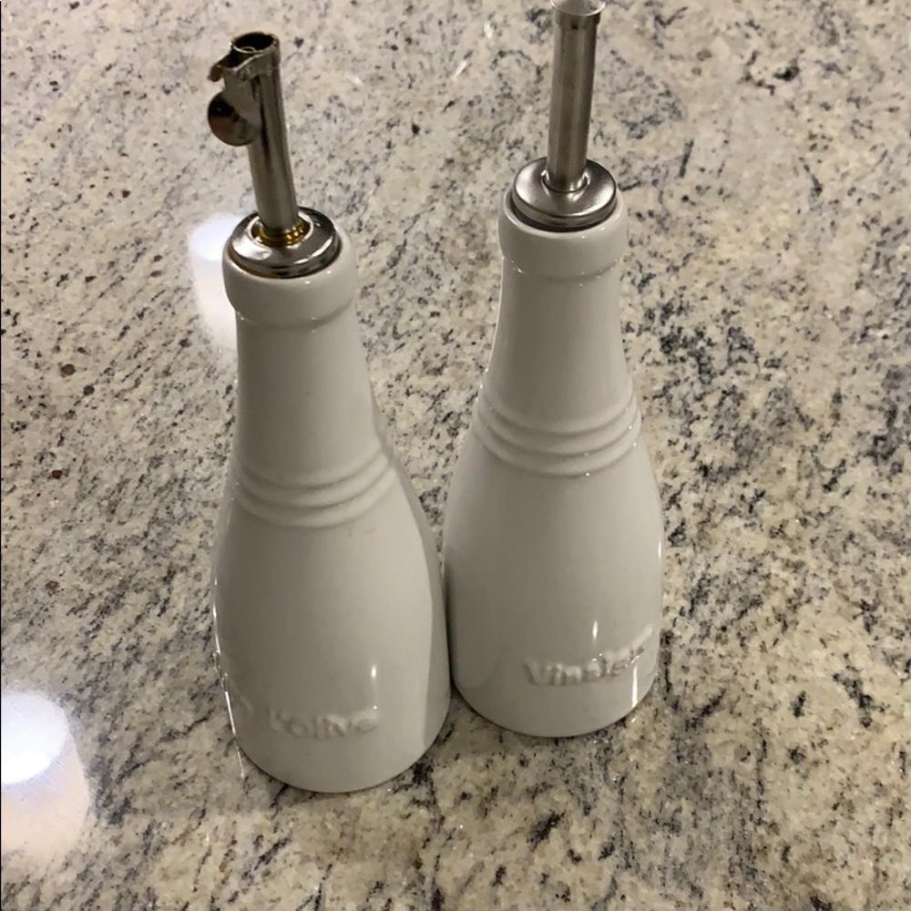 Le creuset olive oil and vinegar set
